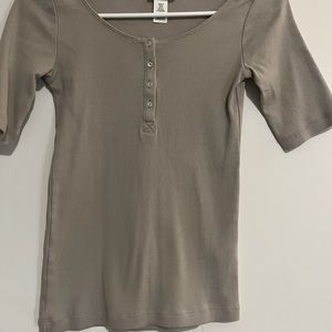 H&M tan button ribbed t shirt long fit